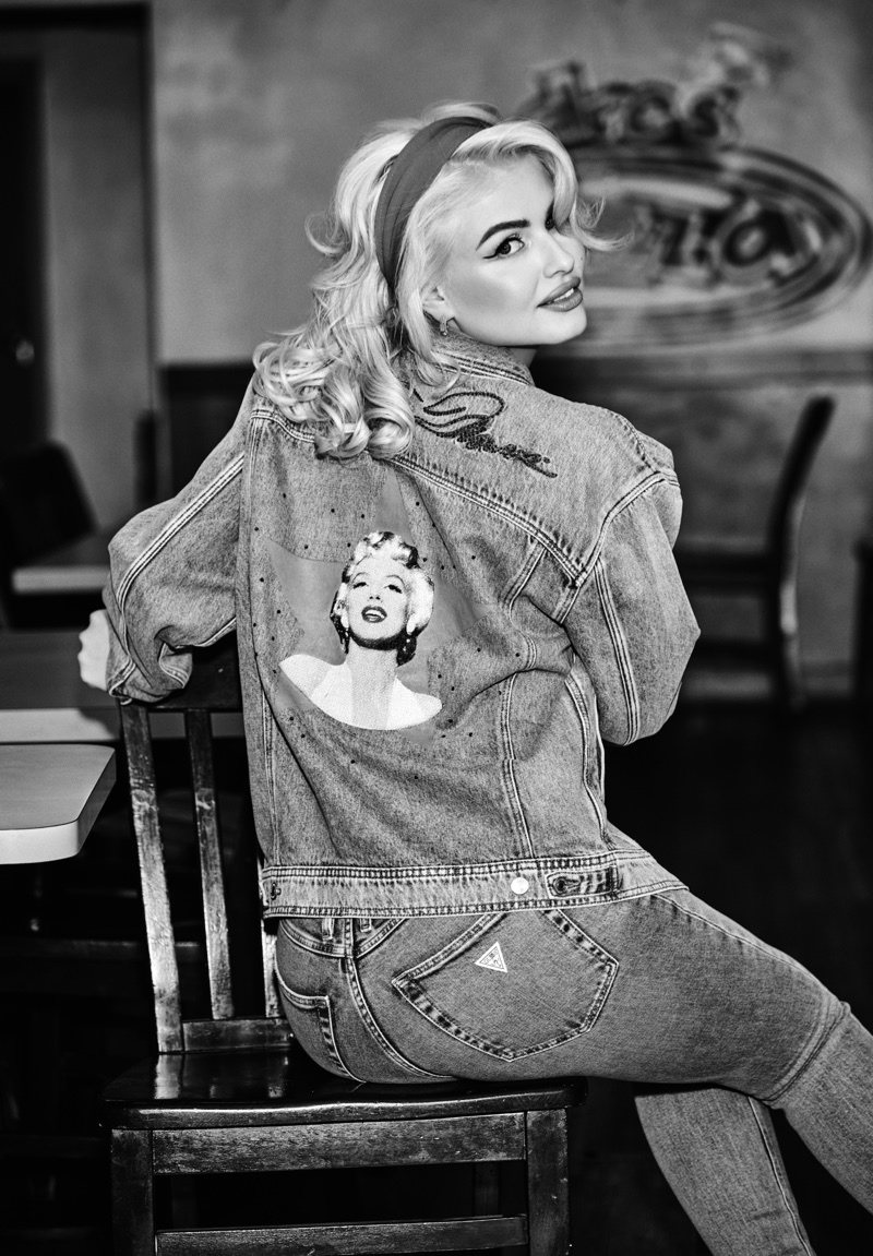 Guess recuerda a Marilyn Monroe con feminidad americana