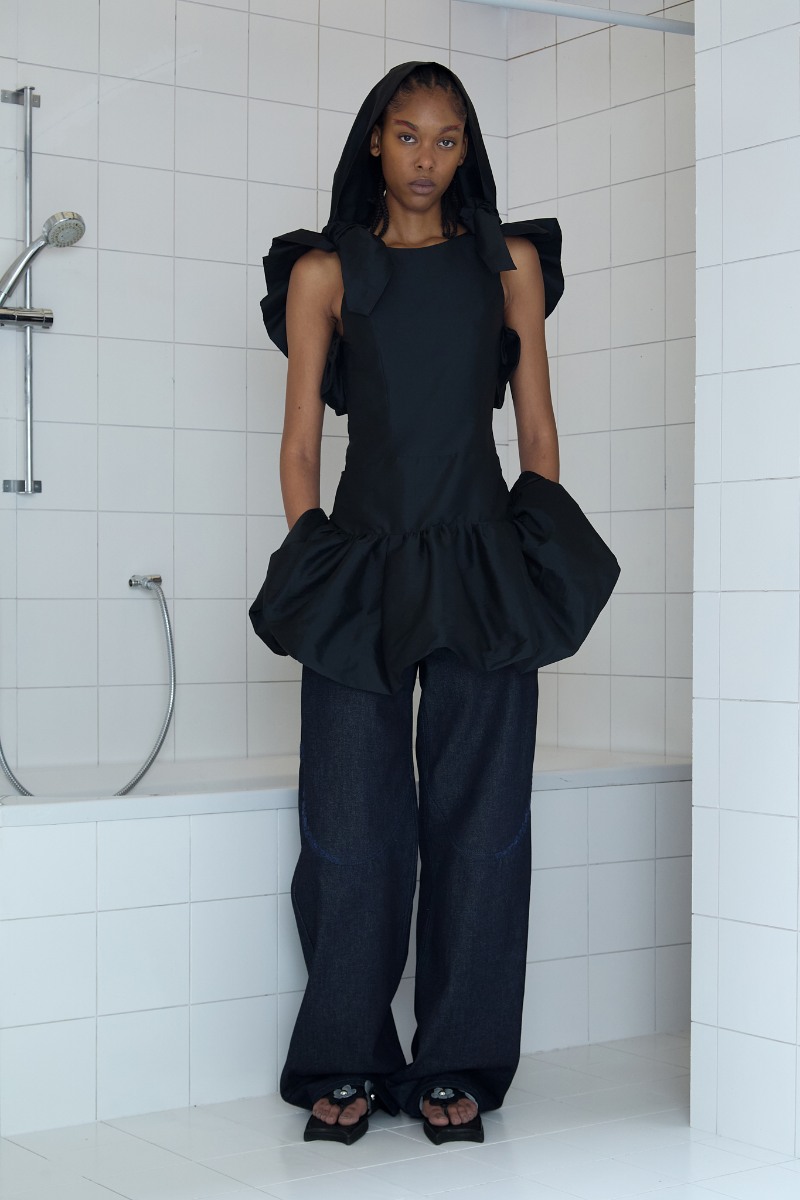 Paula Cánovas del Vas rompe el voyeurismo con moda visible