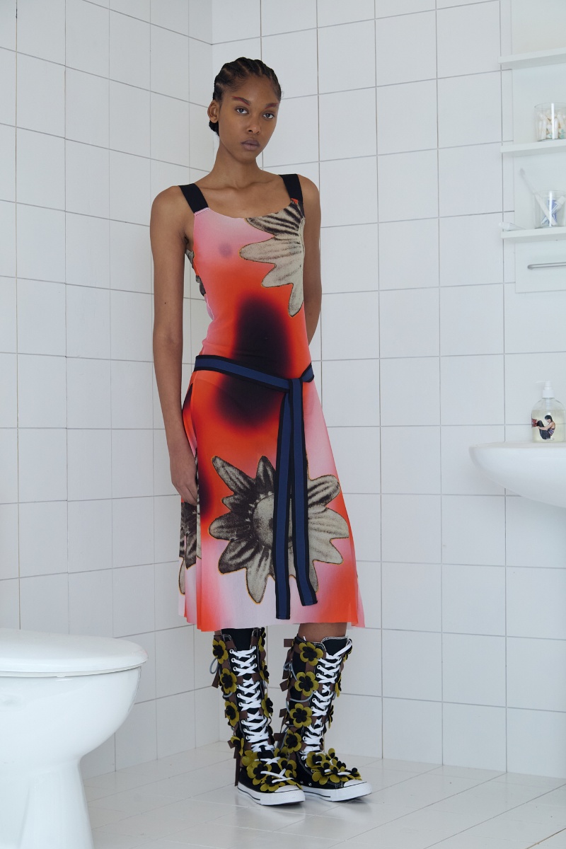 Paula Cánovas del Vas rompe el voyeurismo con moda visible