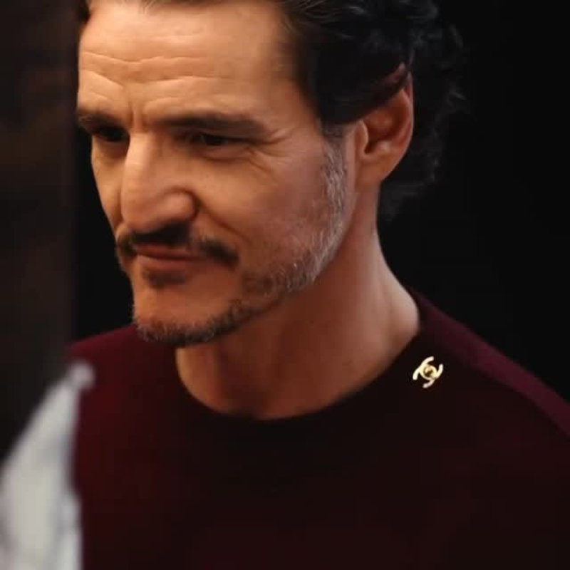 Pedro Pascal tenía que ser el hombre Chanel de Blazy