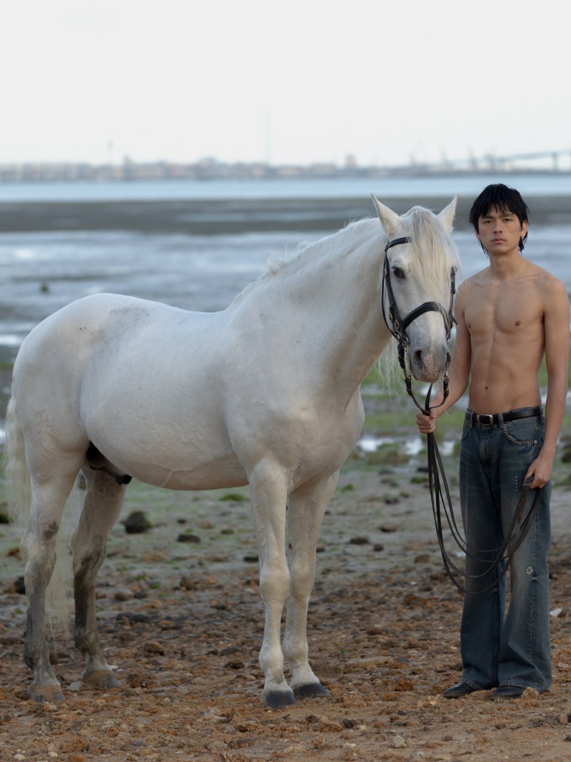 Amaia estrena la nueva colabo de Pull&Bear y Camarón
