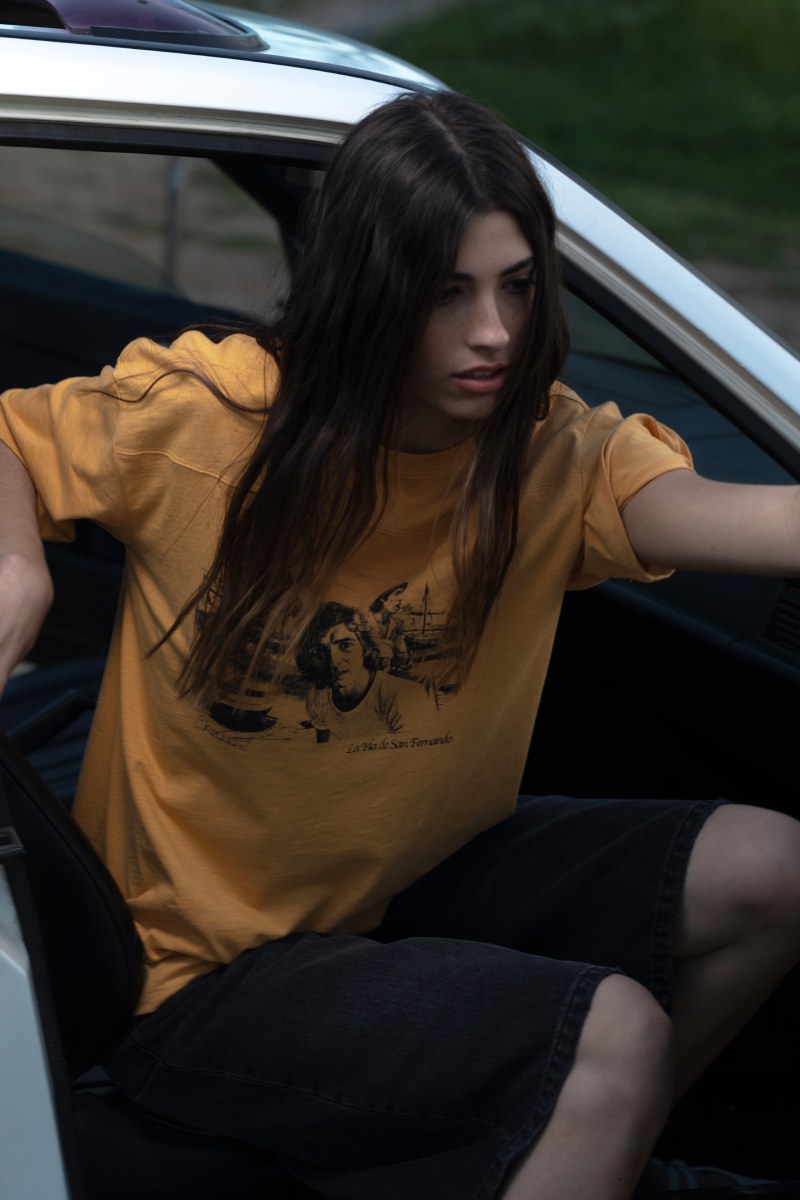 Amaia estrena la nueva colabo de Pull&Bear y Camarón