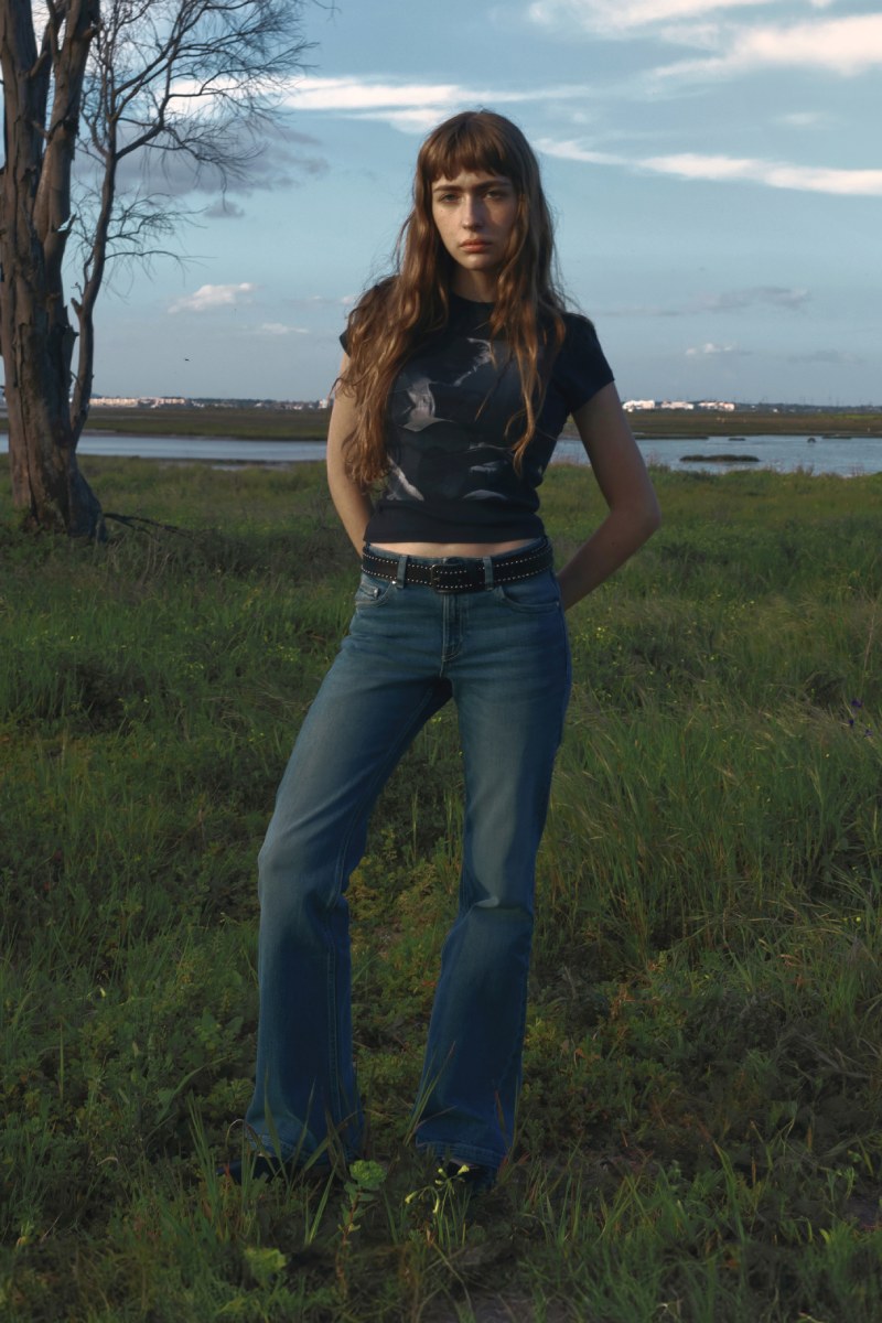 Amaia estrena la nueva colabo de Pull&Bear y Camarón