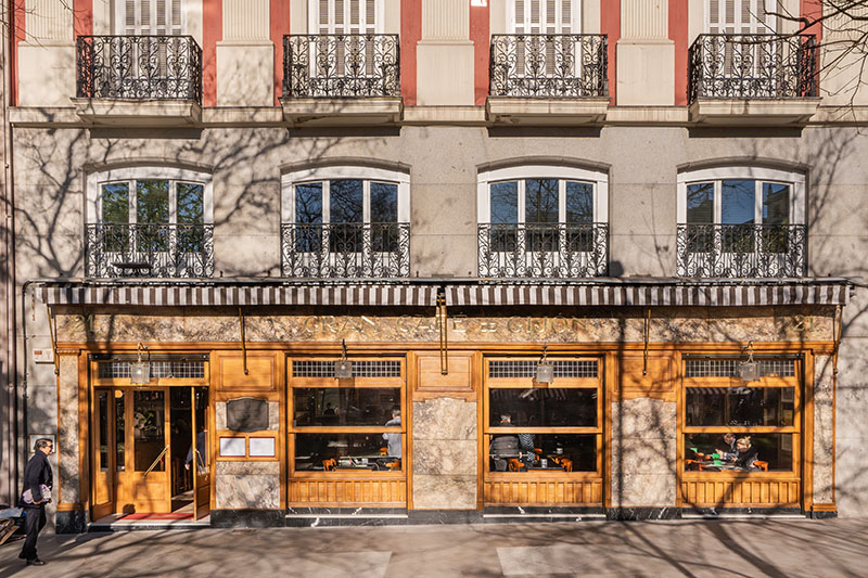 Reapertura del Café Gijón: espacio fiel, cocina desfigurada