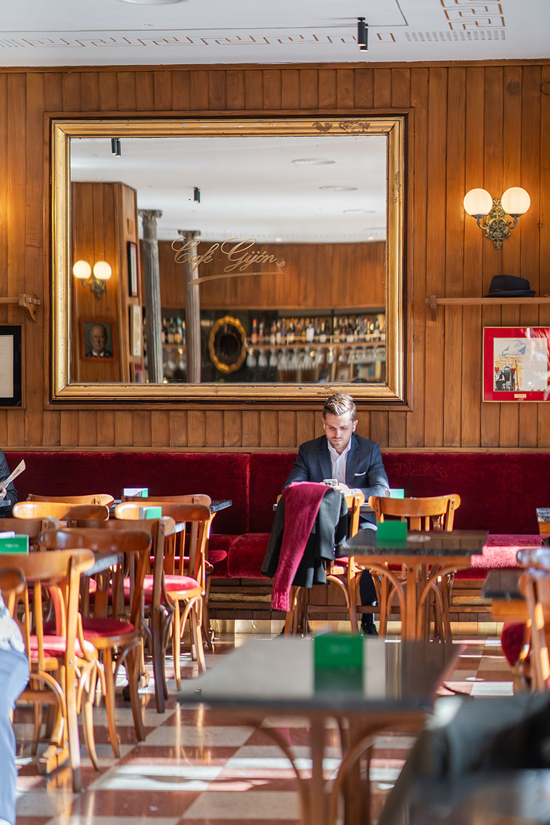 Reapertura del Café Gijón: espacio fiel, cocina desfigurada