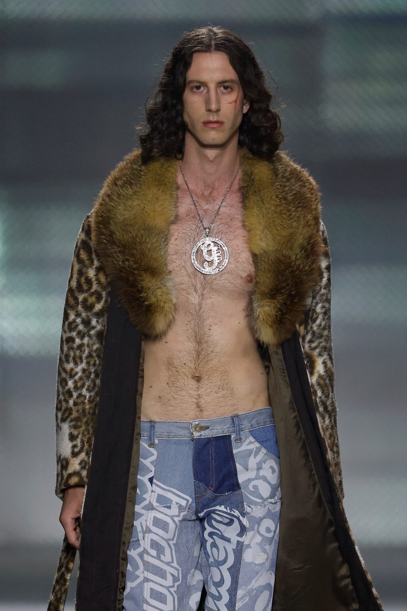 Tania Marcial en 080 Barcelona Fashion sirve un delivery