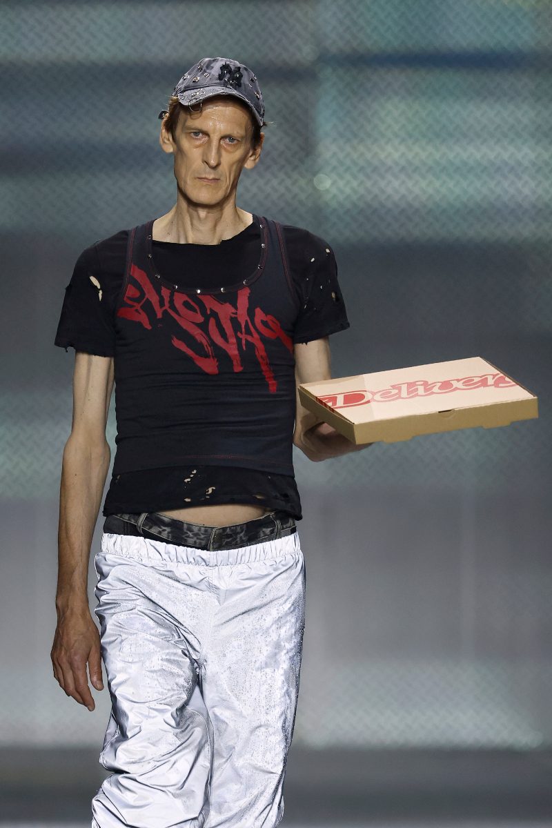 Tania Marcial en 080 Barcelona Fashion sirve un delivery