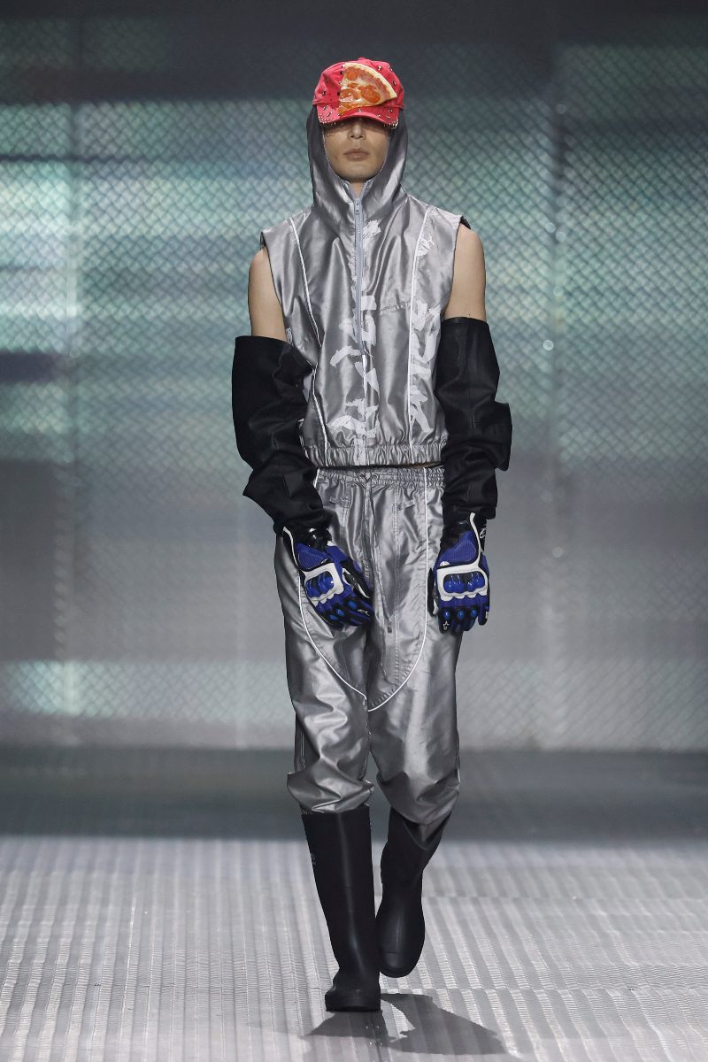 Tania Marcial en 080 Barcelona Fashion sirve un delivery