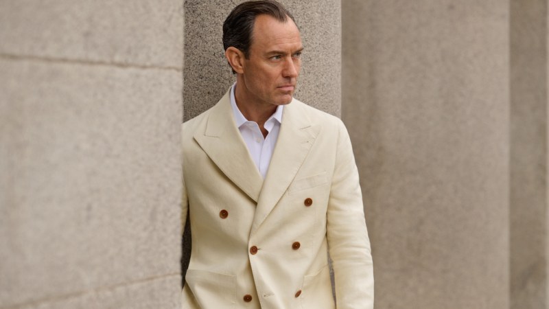 Tienes que aprender a llevar traje como Jude Law