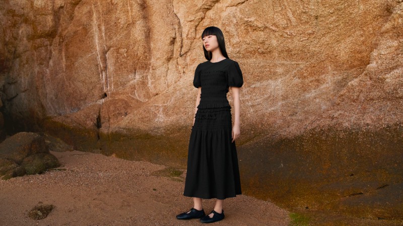 Uniqlo y Cecilie Bahnsen nos dan romanticismo cotidiano