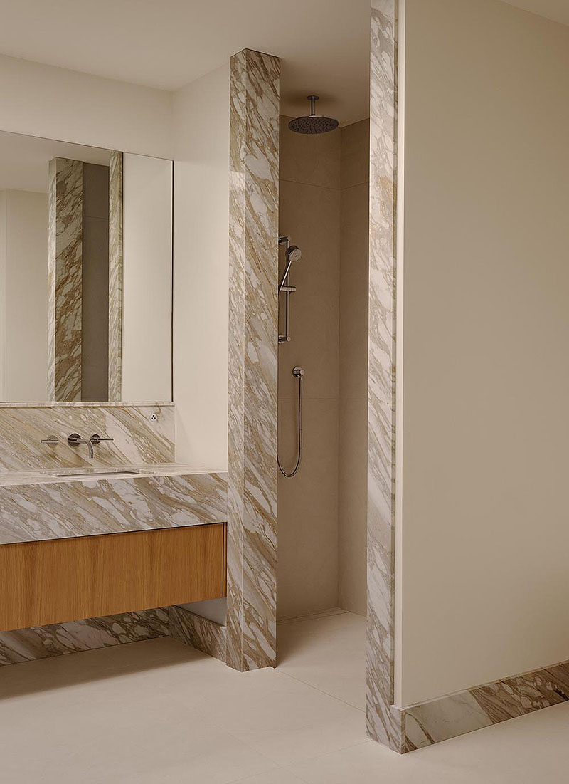 Vives St-Laurent renueva una casa sin romper con su origen