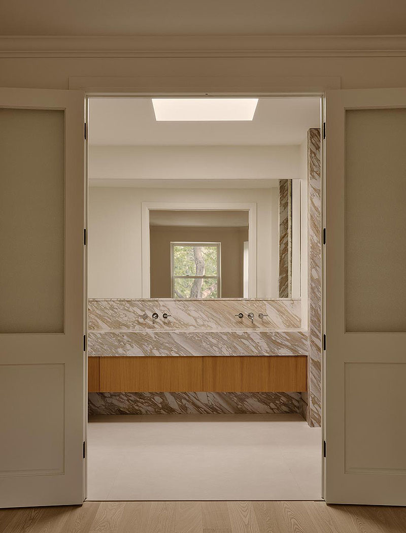 Vives St-Laurent renueva una casa sin romper con su origen