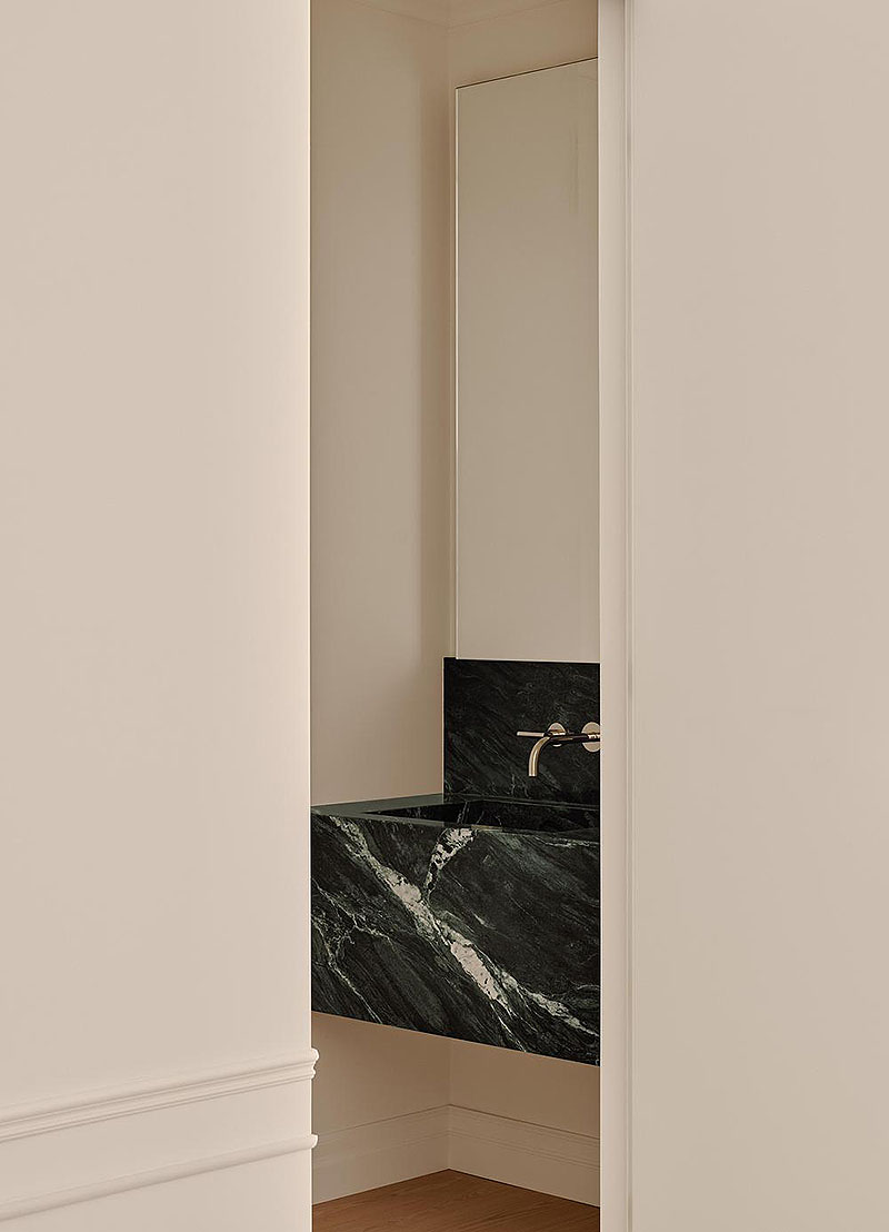 Vives St-Laurent renueva una casa sin romper con su origen