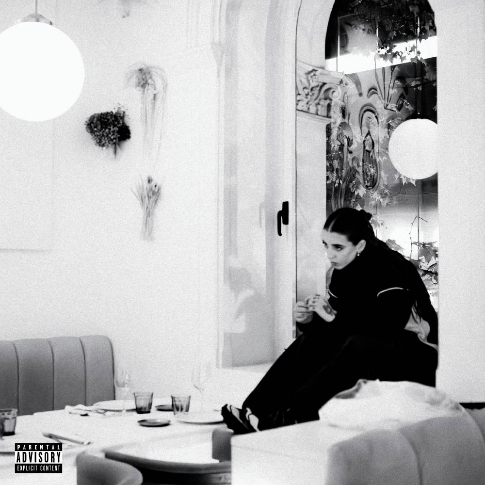 Young Miko hace late check out en su nueva gira mundial