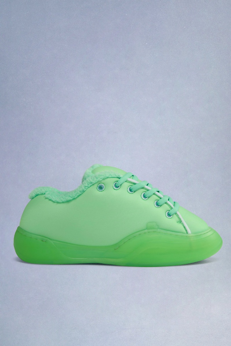 ERL pinta de verde eléctrico sus zapas de inspiración Y2K