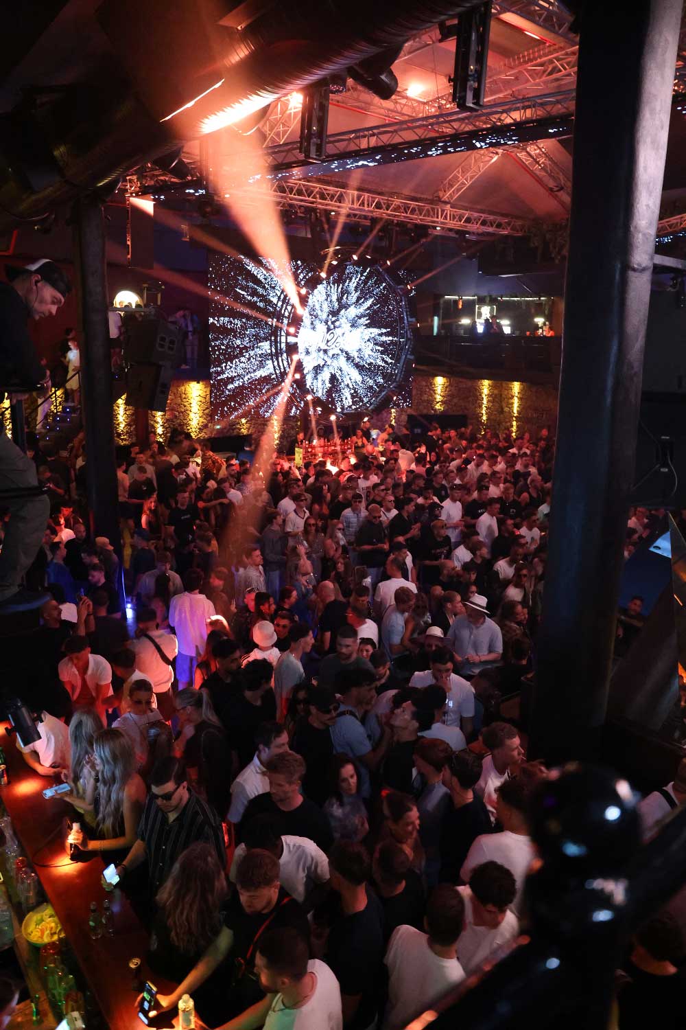 A|X Armani Exchange conquista el Opening de Amnesia Ibiza
