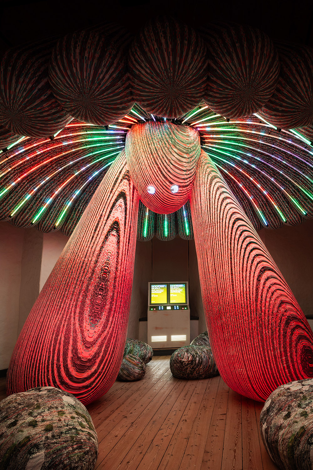Modern Guru and the Path to Artificial Happiness de Eness