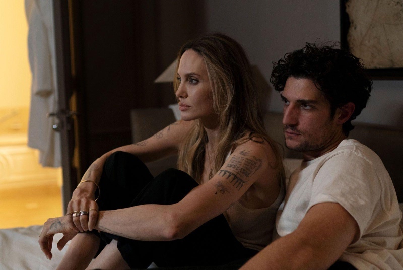 Angelina Jolie abraza una vivencia personal en Couture