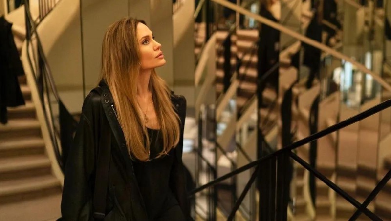 Angelina Jolie abraza una vivencia personal en Couture