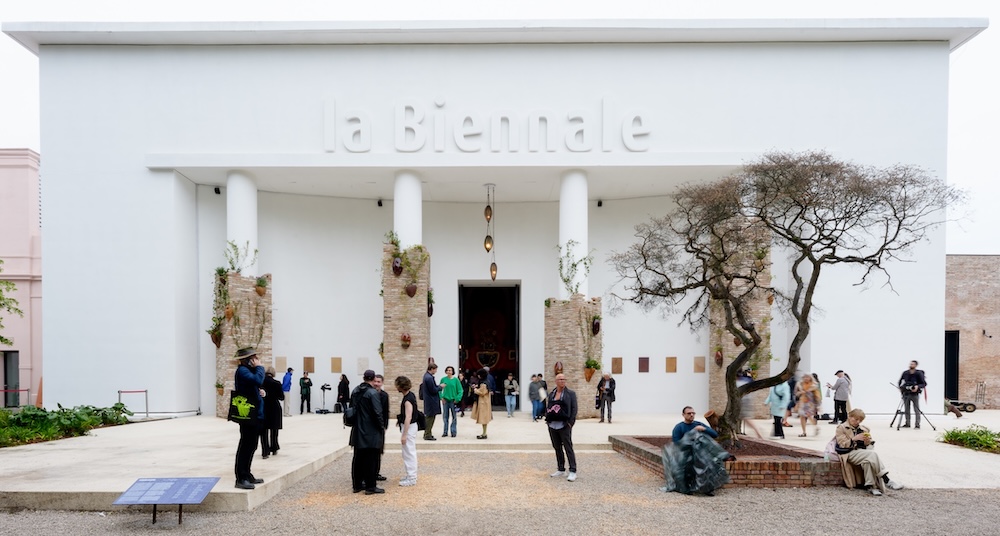 In Minor Keys, desacelerar la Bienal de Venecia