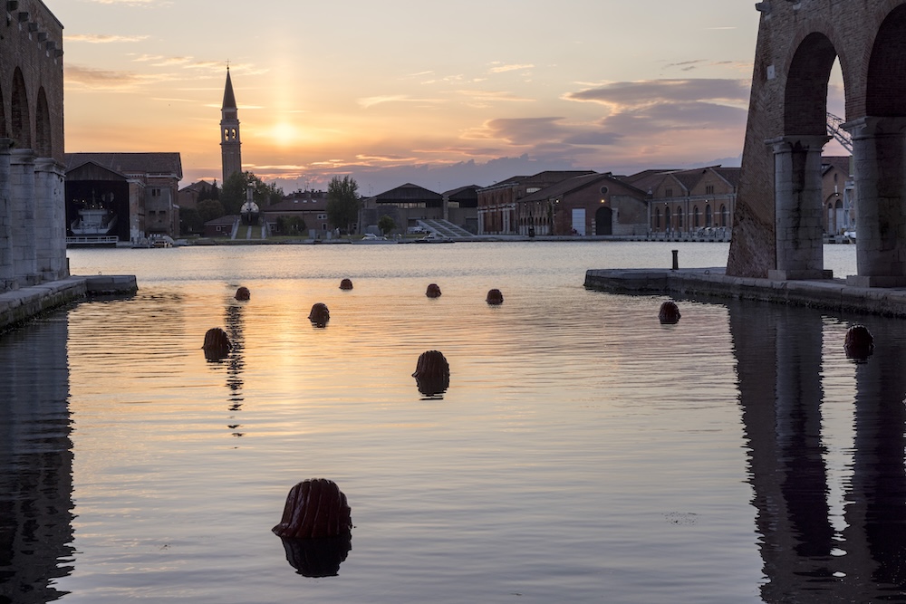 In Minor Keys, desacelerar la Bienal de Venecia