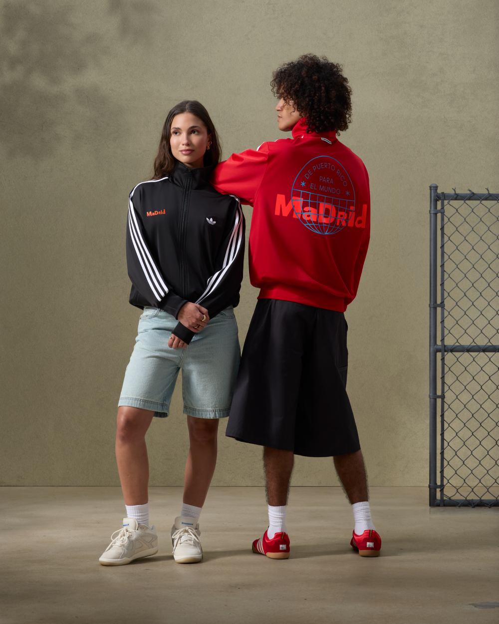 El merchan de los conciertos de Bad Bunny es de adidas