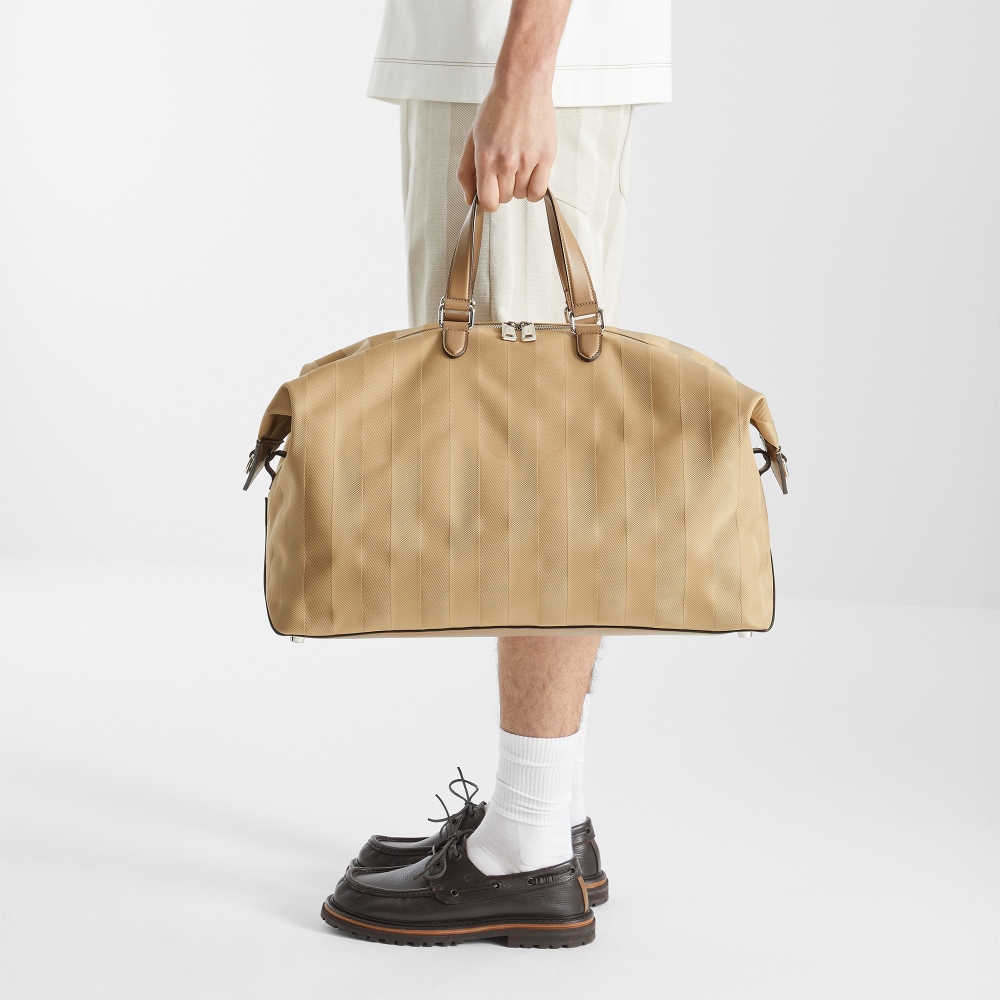 En mano o al hombro, la bolsa de Fendi viajará contigo 24/7