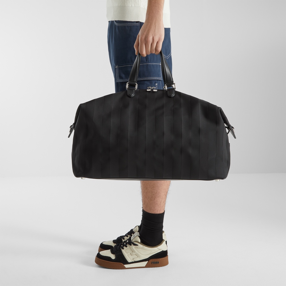 En mano o al hombro, la bolsa de Fendi viajará contigo 24/7