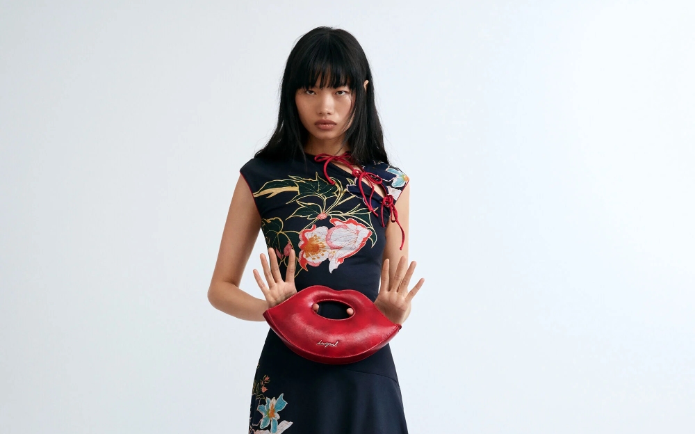 Tu bolso Desigual, sin flecos ni messy; solo labios rojos