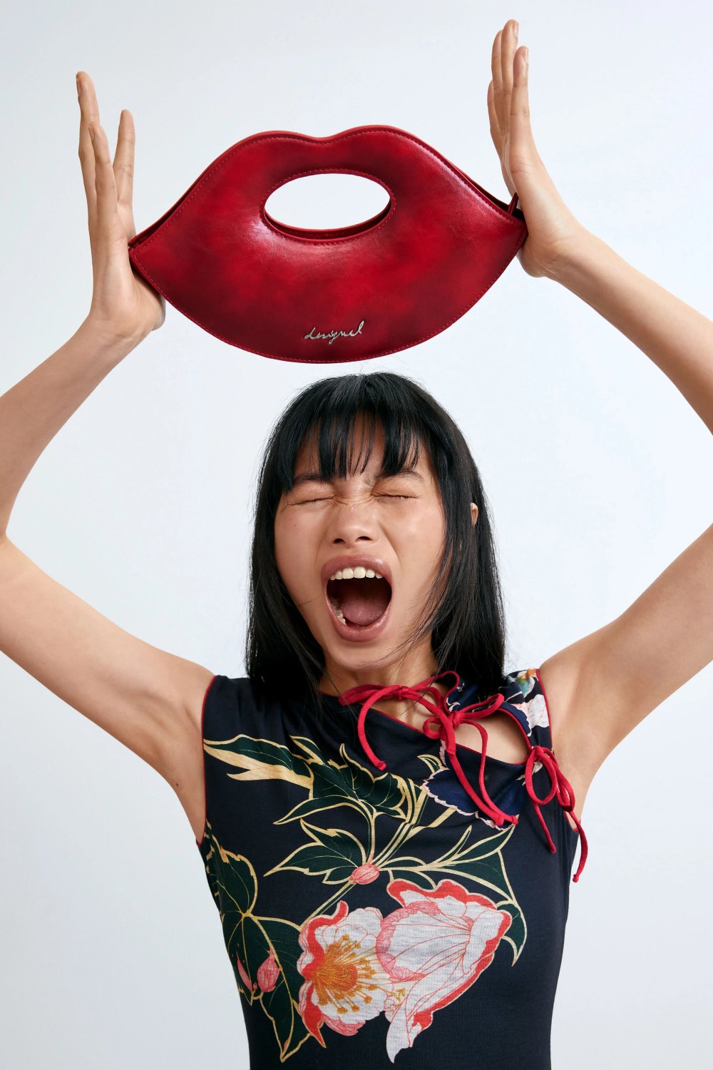 Tu bolso Desigual, sin flecos ni messy; solo labios rojos
