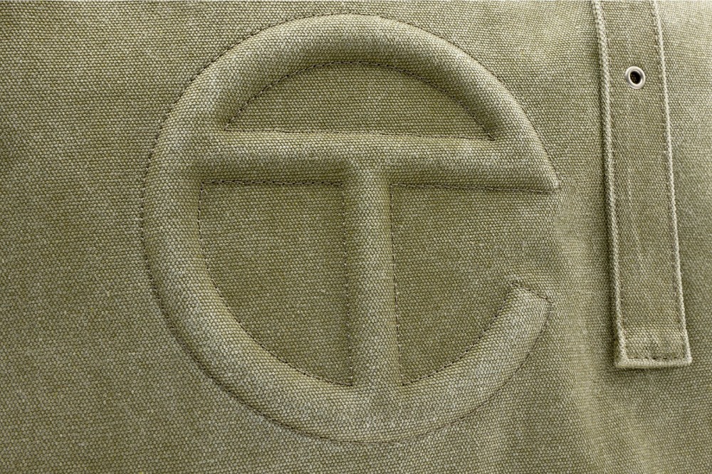 Telfar estrena un it-bag más utilitario para este verano