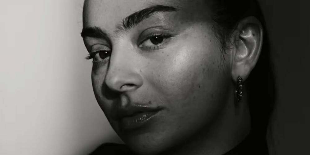 Charli XCX ¿deja atrás su era Brat y se adentra al rock?