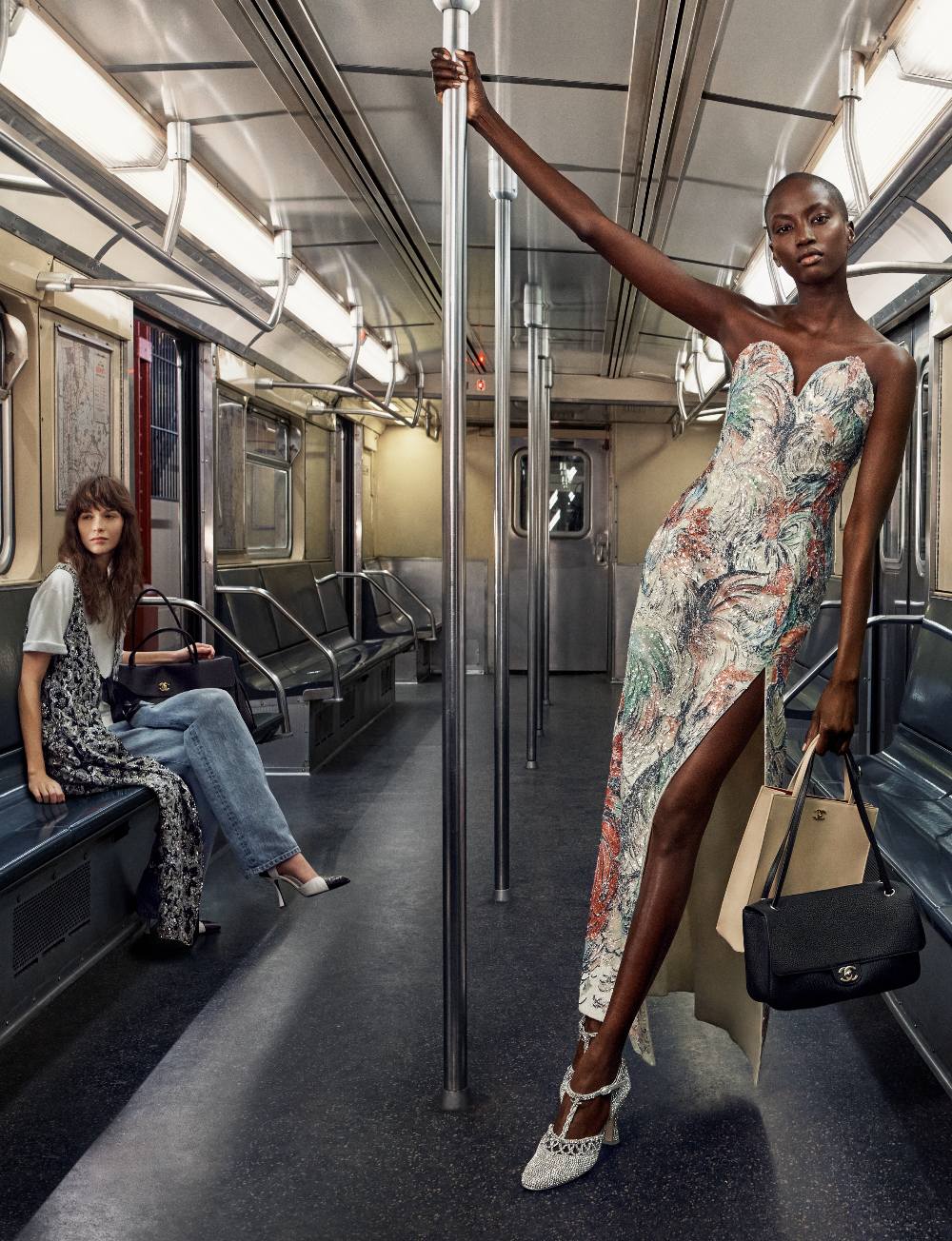 Matthieu Blazy viaja en el metro de NY a Métiers d’art 2026
