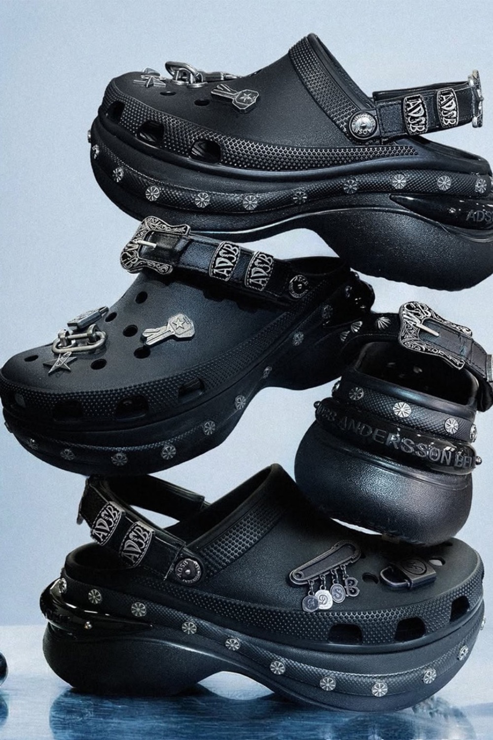 Andersson Bell convierte los Crocs en iconos punk