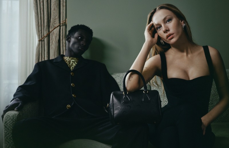 Ester Expósito y un look negro de Marine Serre. Sí.