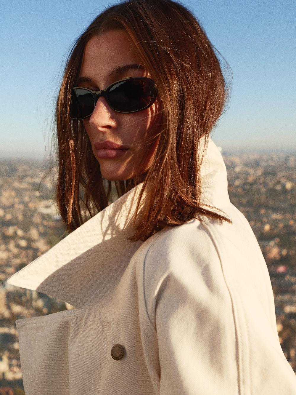 Hailey Bieber es la referencia del look Mango 2026