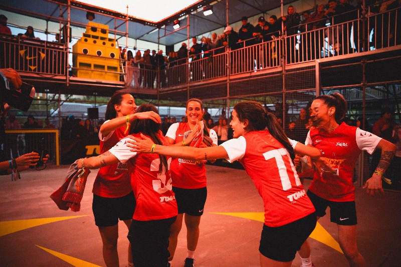 Nike Toma Barcelona con fútbol callejero y música urbana