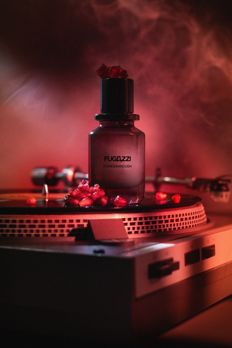 Tu noche (y día) tiene que oler a granada y oudh de FUGAZZI