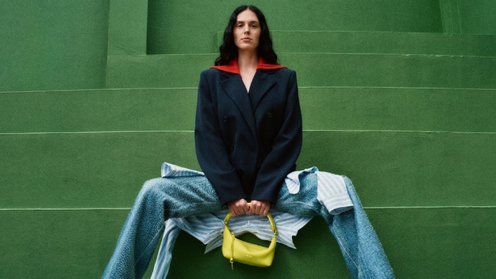 Loewe enfrenta sensualidad y función con su nuevo armario