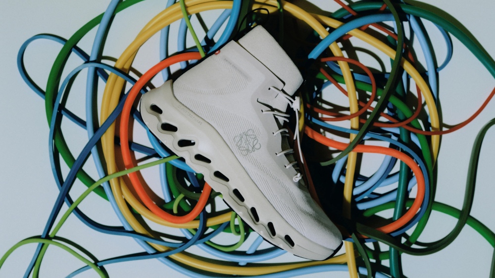 Loewe y On estrenan una zapatilla hecha con aerosol