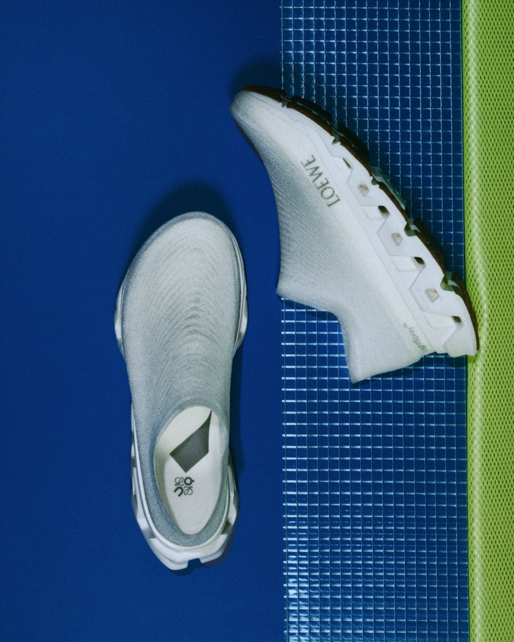 Loewe y On estrenan una zapatilla hecha con aerosol