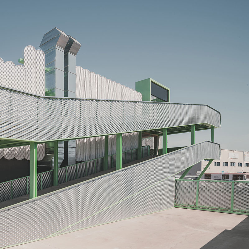 Leganés Auto Center: Ooiio rompe con la grisura industrial
