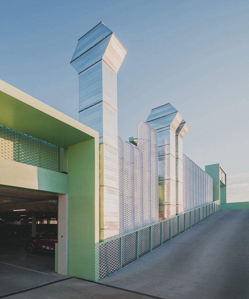 Leganés Auto Center: Ooiio rompe con la grisura industrial