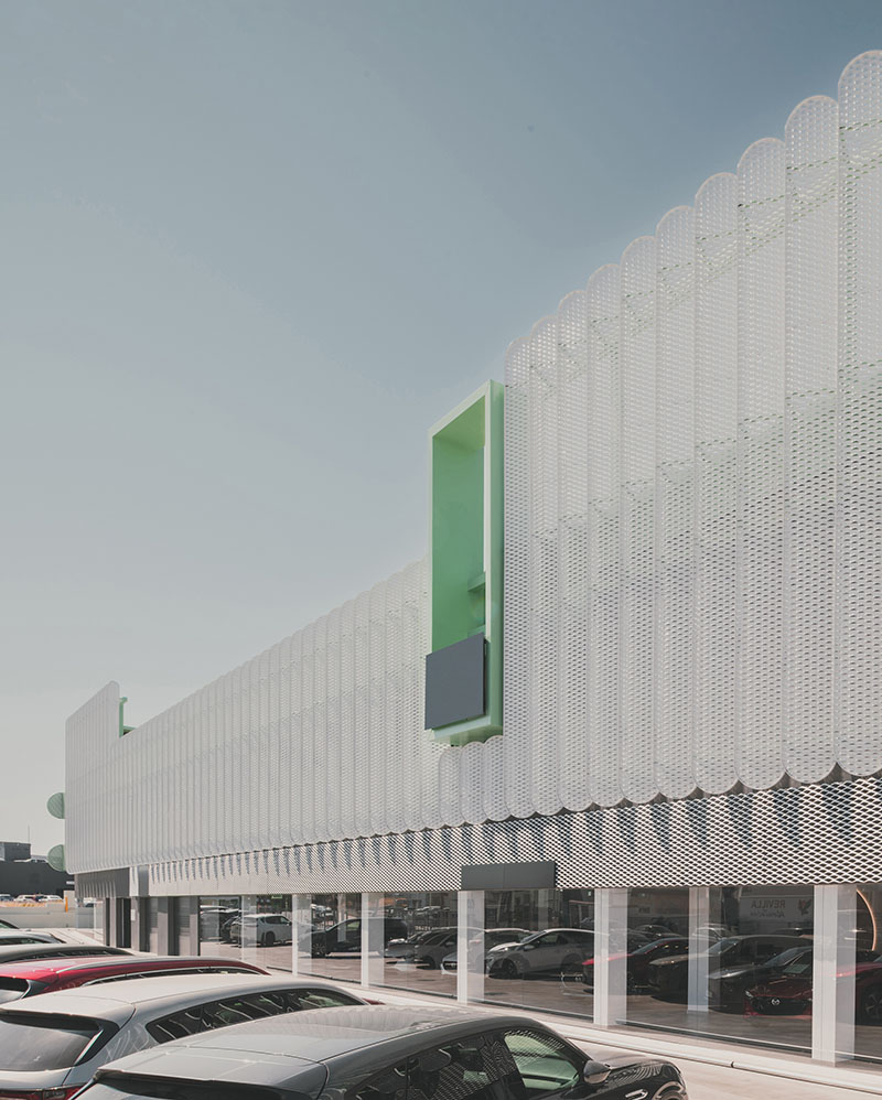 Leganés Auto Center: Ooiio rompe con la grisura industrial