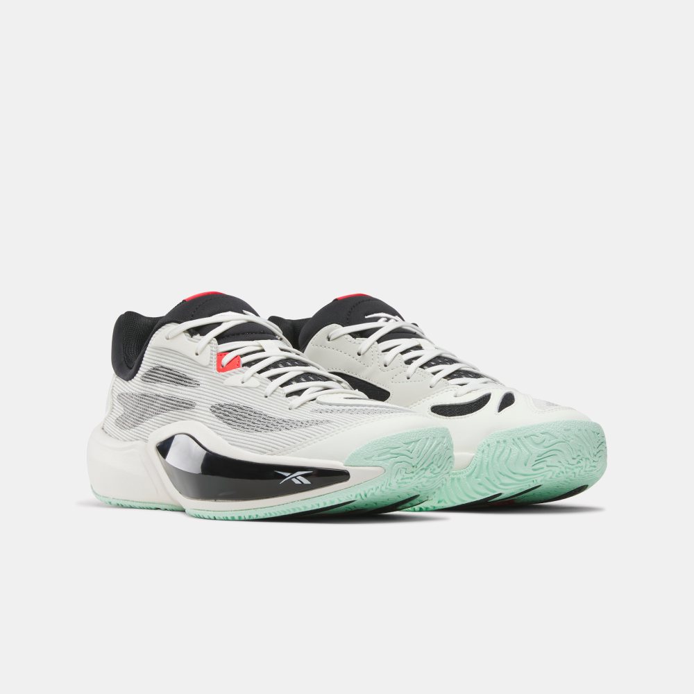 Si quieres dominar la cancha, ponte las Reebok Engine A 26