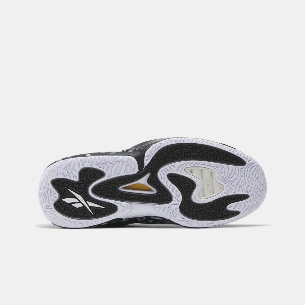 Si quieres dominar la cancha, ponte las Reebok Engine A 26