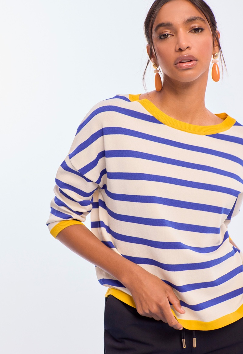 Lola Casademunt nos lleva a Italia con looks de color y luz