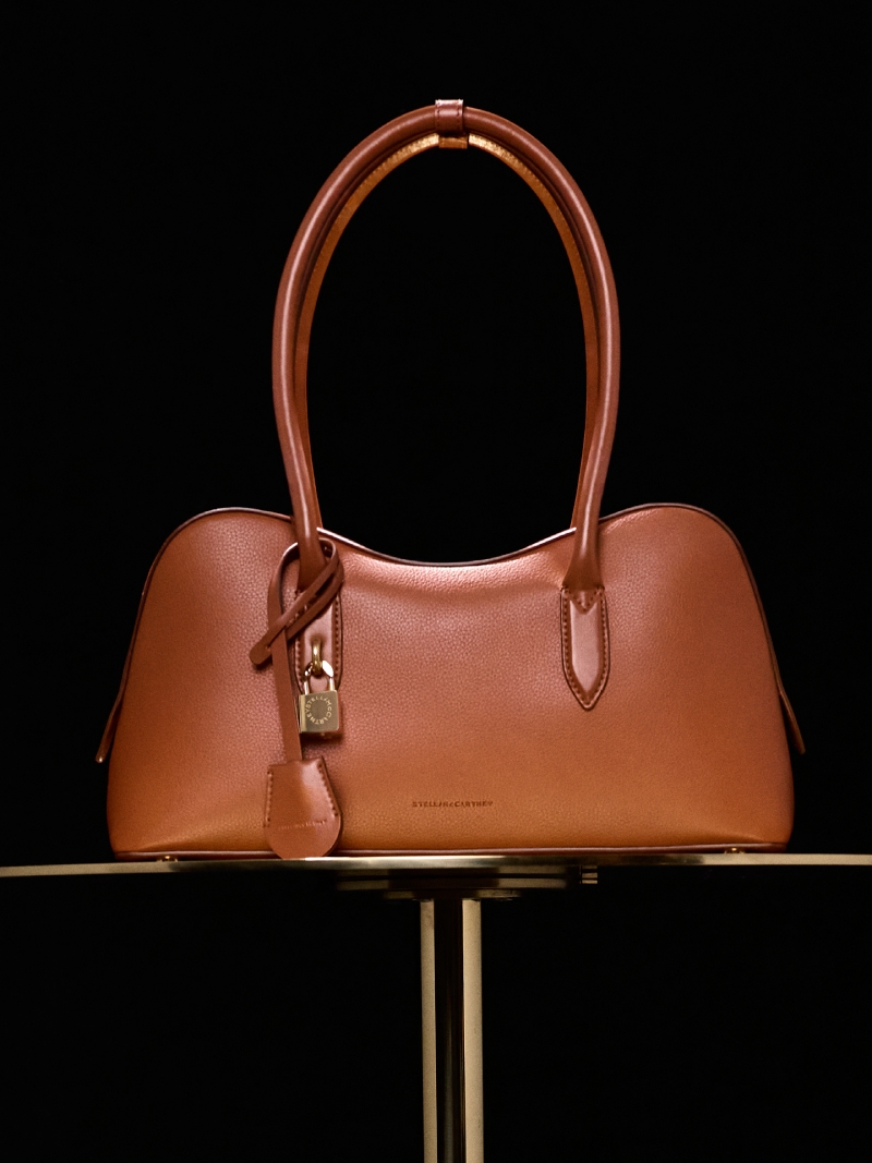 Helen Mirren aboga (entre otras cosas) por el bolso Ryder