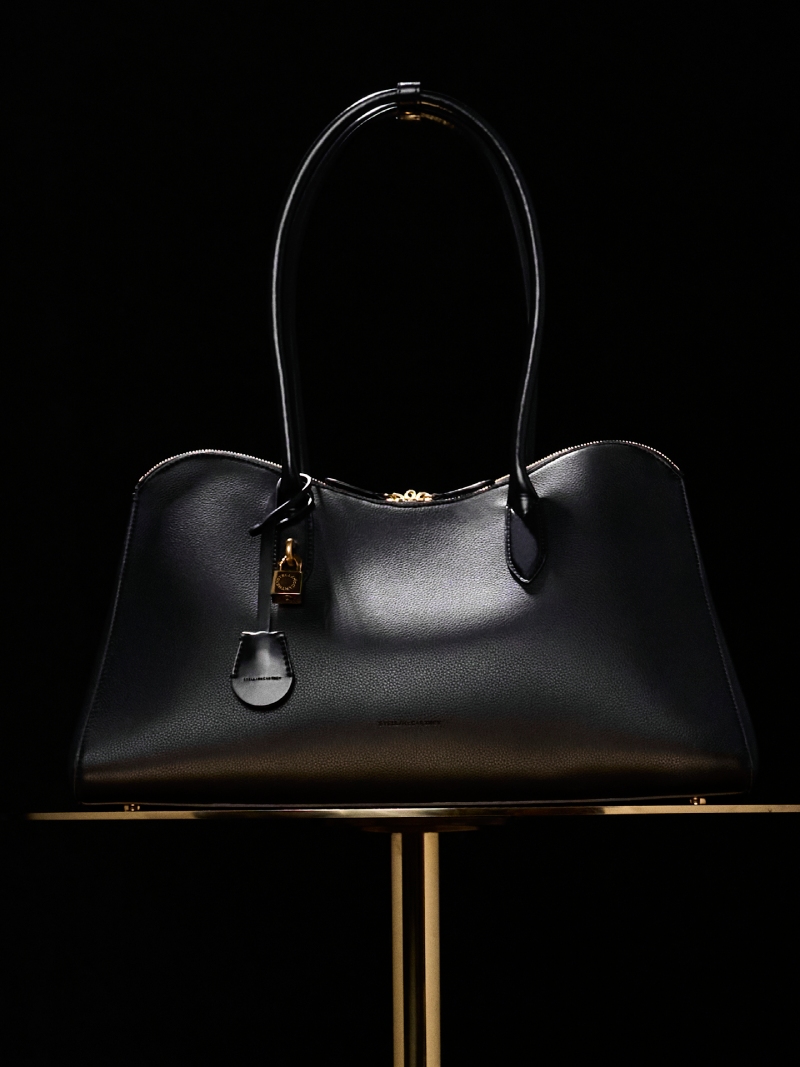 Helen Mirren aboga (entre otras cosas) por el bolso Ryder