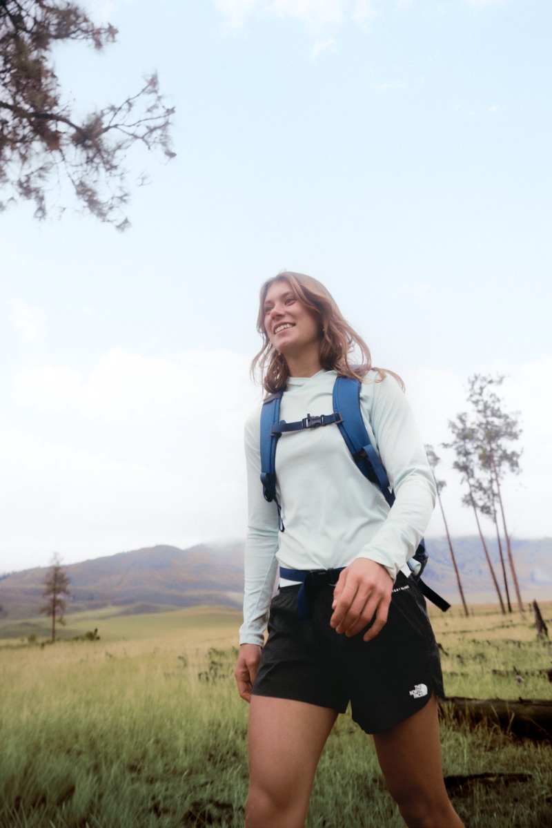 TNF y su ropa de senderismo con protección solar para SS26